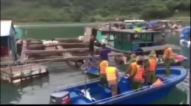 Một hộ dân ném bom xăng vào đoàn cưỡng chế, một số cán bộ bị thương - 1 Một hộ dân ném bom xăng vào đoàn cưỡng chế, một số cán bộ bị thương - 1
