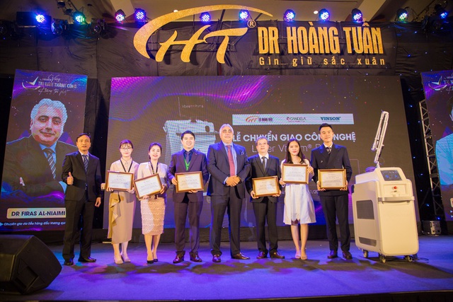 600 người chen chân tại sự kiện trị nám lớn nhất của Dr Hoàng Tuấn - 5 600 người chen chân tại sự kiện trị nám lớn nhất của Dr Hoàng Tuấn - 5