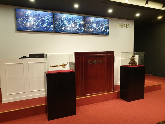 Đấu giá dao găm bọc vàng nạm 36 viên hổ phách có từ thế kỉ 18 - 3 Đấu giá dao găm bọc vàng nạm 36 viên hổ phách có từ thế kỉ 18 - 3