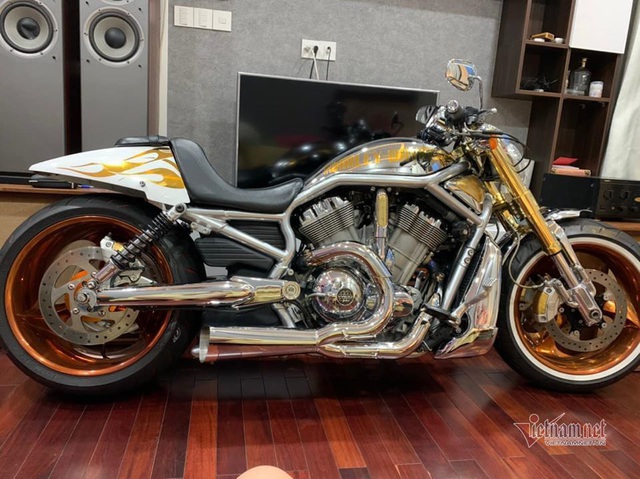 Sau 6 năm, mô tô Harley-Davidson mạ vàng 24k rao giá 1 tỷ ở Hà Nội - 6