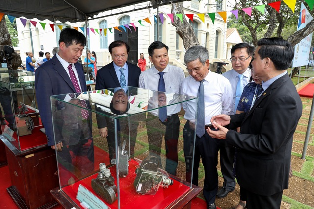 Cận cảnh những máy quay thô sơ đã làm nên nhiều bộ phim kinh điển - 7