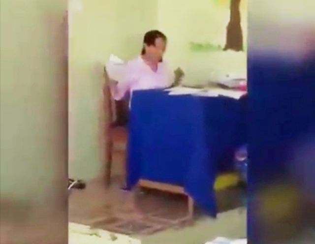 Bạc Liêu: Kỷ luật cô giáo “ném vở học sinh xuống nền nhà” - 1 Bạc Liêu: Kỷ luật cô giáo “ném vở học sinh xuống nền nhà” - 1