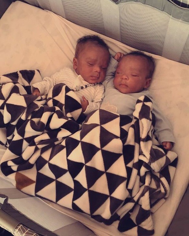 Cặp song sinh vừa ch&agrave;o đời đ&atilde; bị ung thư m&aacute;u, một b&eacute; qua đời ngay sau đ&oacute; - 2