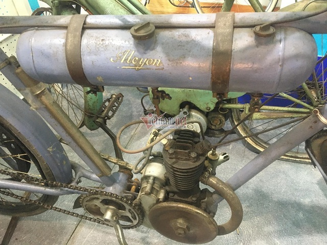 Xe đạp cổ 109 năm tuổi hàng hiếm giá hơn 200 triệu ở Hà Nội - 7 Xe đạp cổ 109 năm tuổi hàng hiếm giá hơn 200 triệu ở Hà Nội - 7