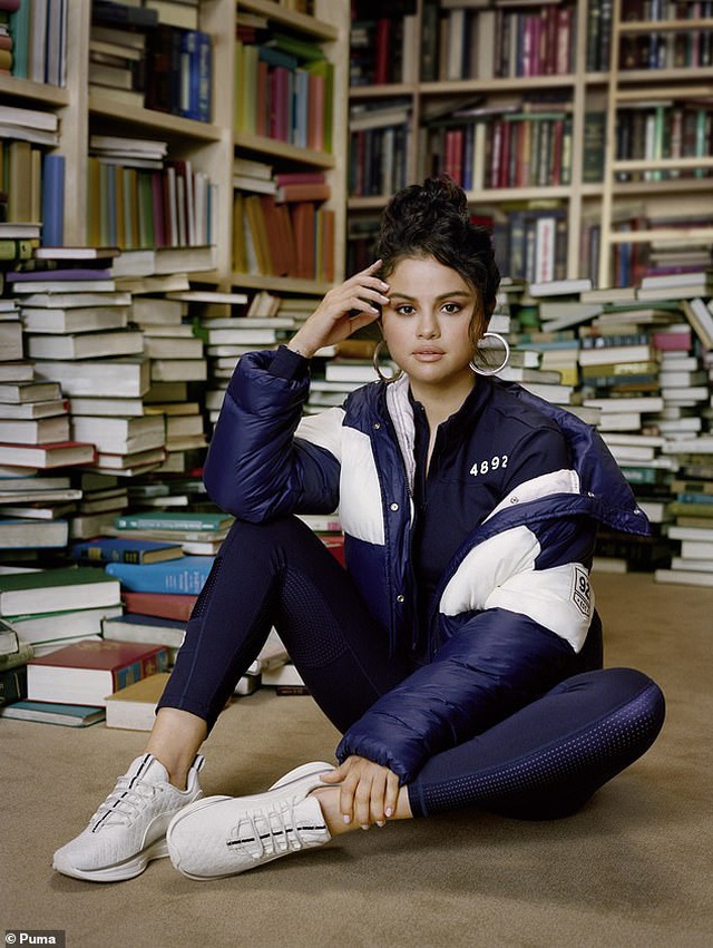 Selena Gomez tái xuất khỏe khoắn trong loạt thiết kế thời trang thể thao - 1