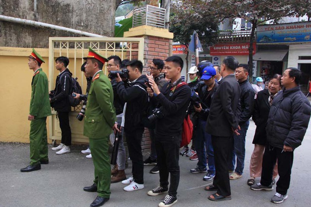 Mẹ nữ sinh giao gà cùng đồng phạm hầu tòa - 9 Mẹ nữ sinh giao gà cùng đồng phạm hầu tòa - 9