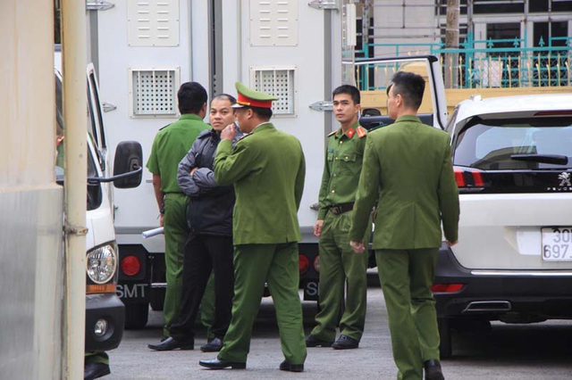 Mẹ nữ sinh giao gà cùng đồng phạm hầu tòa - 8 Mẹ nữ sinh giao gà cùng đồng phạm hầu tòa - 8
