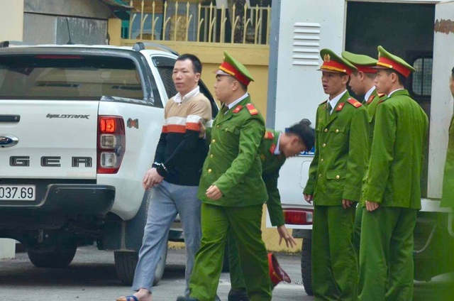 Mẹ nữ sinh giao gà cùng đồng phạm hầu tòa - 5 Mẹ nữ sinh giao gà cùng đồng phạm hầu tòa - 5
