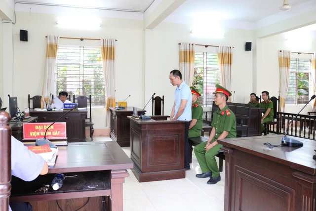 Đ&aacute;nh chết Trung t&aacute; c&ocirc;ng an v&igrave; nghi s&agrave;m sỡ, l&atilde;nh &aacute;n 10 năm t&ugrave; - 2