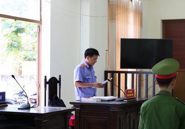 Đ&aacute;nh chết Trung t&aacute; c&ocirc;ng an v&igrave; nghi s&agrave;m sỡ, l&atilde;nh &aacute;n 10 năm t&ugrave; - 3
