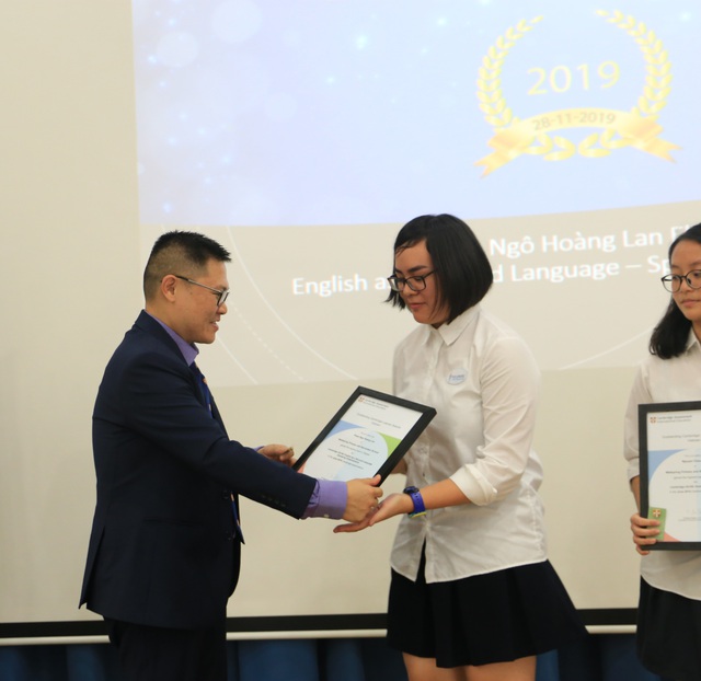 Ngưỡng mộ bảng thành tích của 3 học sinh đoạt giải cao nhất quốc gia kỳ thi IGCSE - 3 Ngưỡng mộ bảng thành tích của 3 học sinh đoạt giải cao nhất quốc gia kỳ thi IGCSE - 3