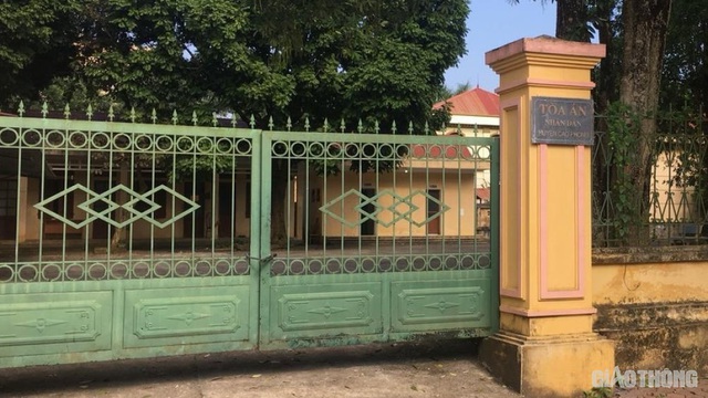 Hồ sơ kẻ trốn nã 26 năm vẫn “lọt” vào tòa án huyện được duyệt như thế nào? - 1 Hồ sơ kẻ trốn nã 26 năm vẫn “lọt” vào tòa án huyện được duyệt như thế nào? - 1