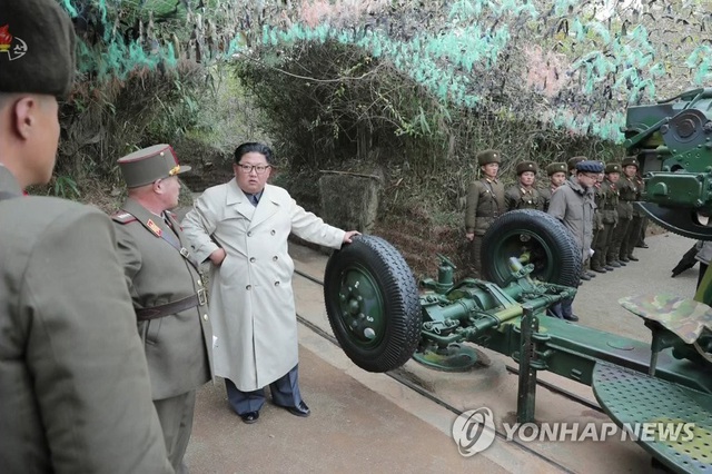 “Giải mã” phong cách thời trang mới của ông Kim Jong-un - 2