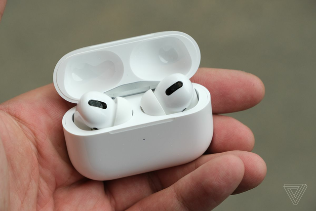 Apple có thể tặng kèm tai nghe AirPods khi mua iPhone vào năm 2020 - 2