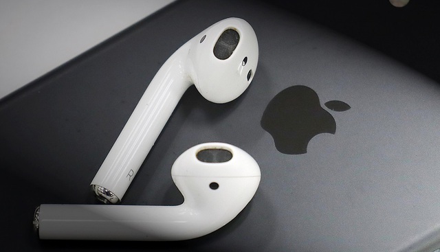 Apple có thể tặng kèm tai nghe AirPods khi mua iPhone vào năm 2020 - 1