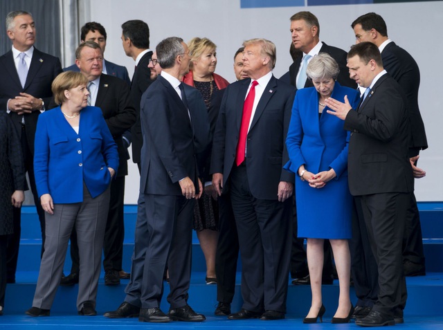 NATO bất ổn tìm cách bình ổn Tổng thống Trump - 1
