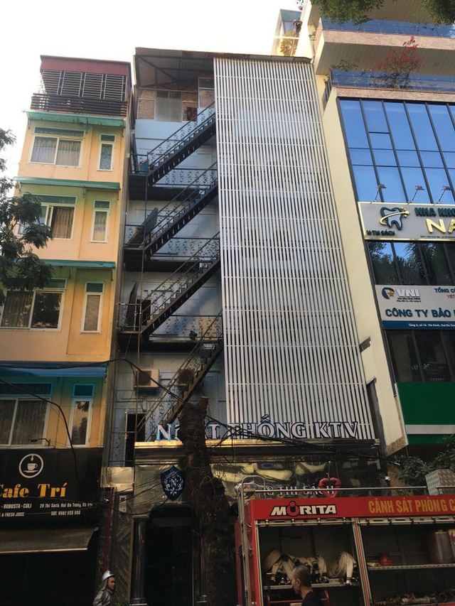 Hà Nội: Quán karaoke 7 tầng trên phố Thi Sách bốc cháy - 2 Hà Nội: Quán karaoke 7 tầng trên phố Thi Sách bốc cháy - 2