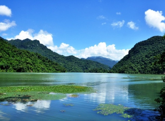 Những hồ nước cực đẹp được du khách yêu thích nhất Việt Nam - 1