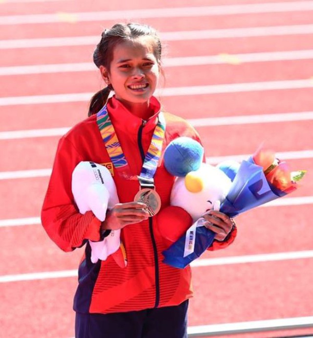 Thưởng nóng 100 triệu đồng cho nữ sinh ĐH Quy Nhơn thi đấu hết mình tại SEA Games 30 - 1