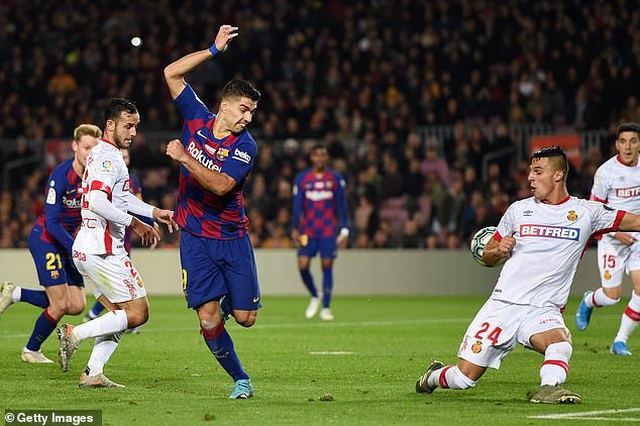 Messi tỏa sáng, Barcelona thắng đậm Mallorca và đòi lại ngôi đầu bảng - 8