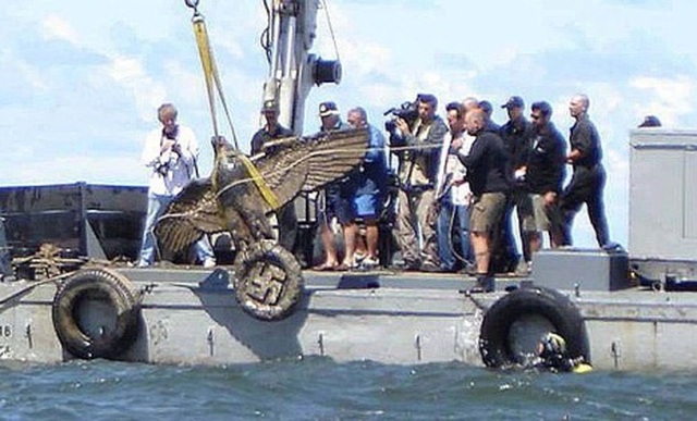 Đại bàng khổng lồ trị giá 20 triệu bảng trục vớt từ xác chiến hạm của Hitler - 1