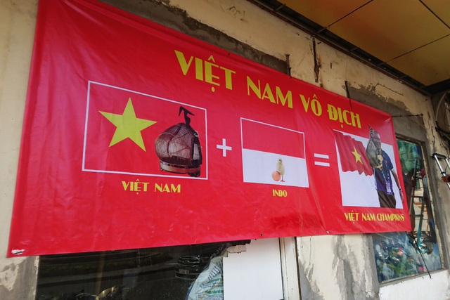 Kh&ocirc;ng kh&iacute; cổ vũ b&oacute;ng đ&aacute; rạo rực khắp H&agrave; Nội - 6