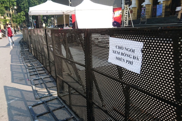 Kh&ocirc;ng kh&iacute; cổ vũ b&oacute;ng đ&aacute; rạo rực khắp H&agrave; Nội - 13