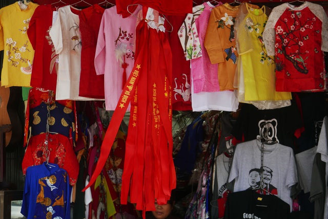 Kh&ocirc;ng kh&iacute; cổ vũ b&oacute;ng đ&aacute; rạo rực khắp H&agrave; Nội - 11