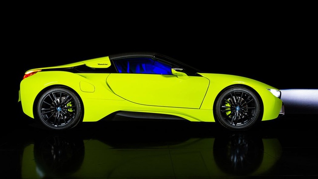 Cận cảnh chiếc BMW i8 Roadster m&agrave;u xanh neon độc nhất v&ocirc; nhị - 2