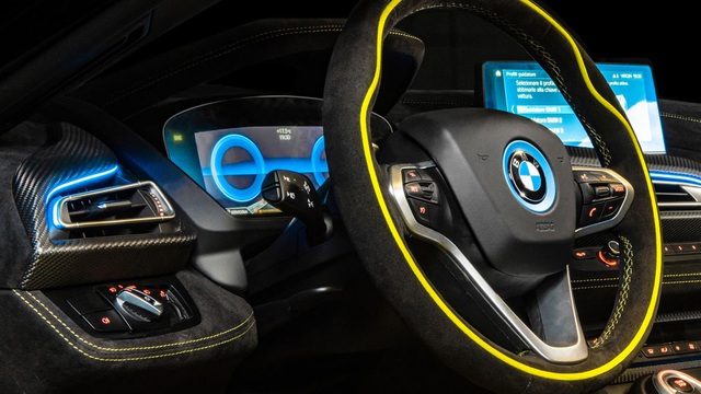 Cận cảnh chiếc BMW i8 Roadster m&agrave;u xanh neon độc nhất v&ocirc; nhị - 7