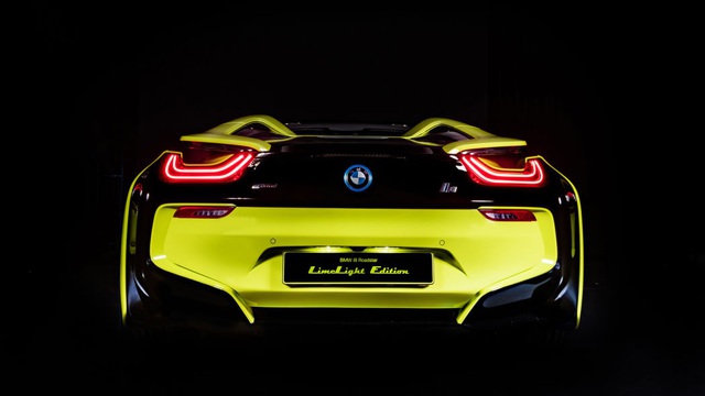Cận cảnh chiếc BMW i8 Roadster m&agrave;u xanh neon độc nhất v&ocirc; nhị - 14