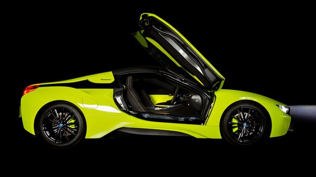 Cận cảnh chiếc BMW i8 Roadster m&agrave;u xanh neon độc nhất v&ocirc; nhị - 4