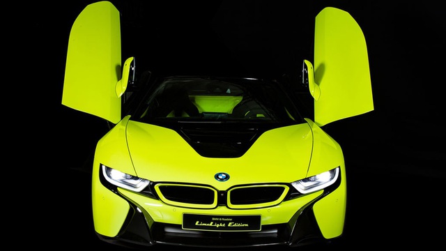Cận cảnh chiếc BMW i8 Roadster m&agrave;u xanh neon độc nhất v&ocirc; nhị - 1
