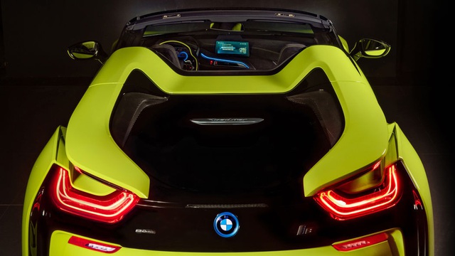 Cận cảnh chiếc BMW i8 Roadster m&agrave;u xanh neon độc nhất v&ocirc; nhị - 15