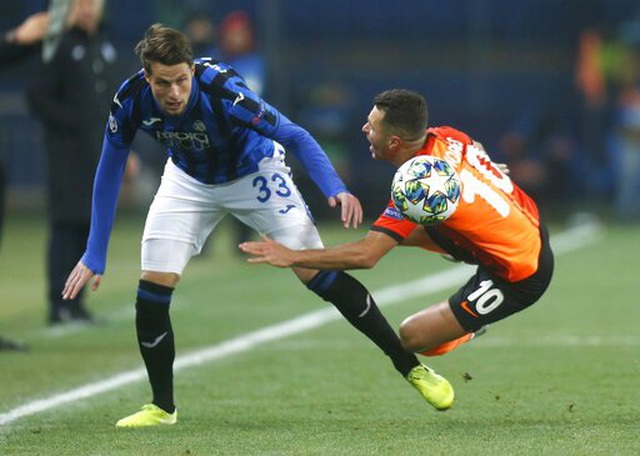Man City ra tay trợ giúp, Atalanta bất ngờ vượt qua vòng bảng - 2 Man City ra tay trợ giúp, Atalanta bất ngờ vượt qua vòng bảng - 2