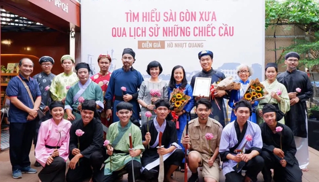 Hồ Nhựt Quang: Từ hướng dẫn viên du lịch đến diễn giả văn hóa - 3 Hồ Nhựt Quang: Từ hướng dẫn viên du lịch đến diễn giả văn hóa - 3
