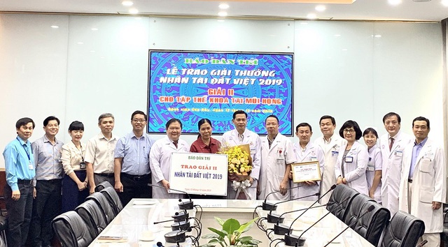 Bệnh viện Chợ Rẫy tặng toàn bộ phần thưởng Nhân tài Đất Việt cho người nghèo - 5 Bệnh viện Chợ Rẫy tặng toàn bộ phần thưởng Nhân tài Đất Việt cho người nghèo - 5