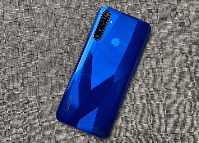 Realme bán ra mẫu smartphone pin trâu giá dưới 5 triệu đồng tại Việt Nam - 1