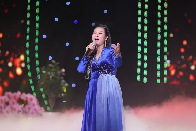 Đạo diễn - diễn viên Nguyễn Công Vượng xác lập kỷ lục Việt Nam - 9 Đạo diễn - diễn viên Nguyễn Công Vượng xác lập kỷ lục Việt Nam - 9
