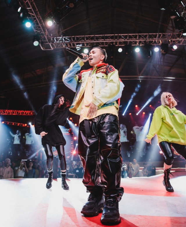 BigDaddy và vợ Emily cháy hết mình trong “Ngày hội của Rap Việt” - 5 BigDaddy và vợ Emily cháy hết mình trong “Ngày hội của Rap Việt” - 5