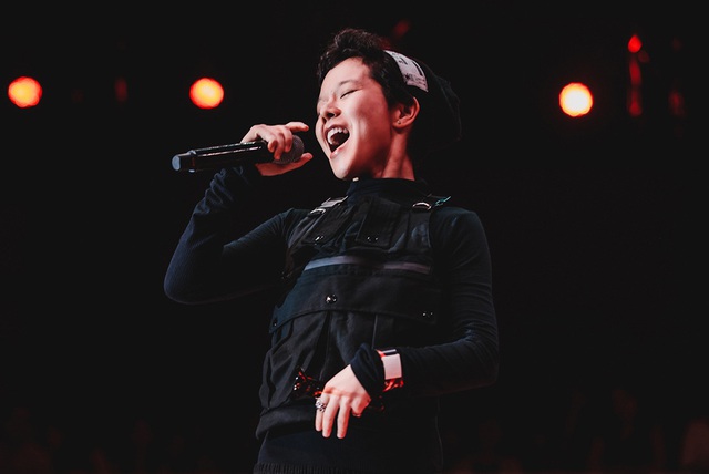 BigDaddy và vợ Emily cháy hết mình trong “Ngày hội của Rap Việt” - 4 BigDaddy và vợ Emily cháy hết mình trong “Ngày hội của Rap Việt” - 4