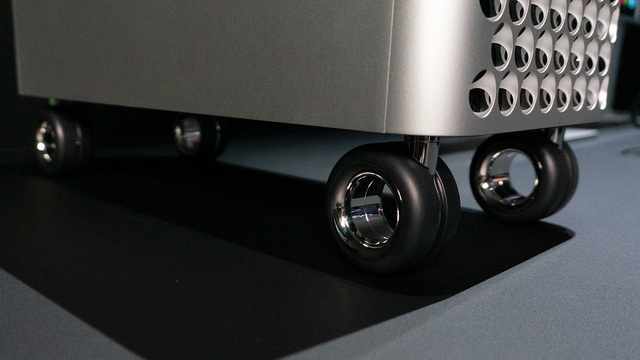 Apple gây tranh cãi vì những phụ kiện “cắt cổ” cho Mac Pro siêu đắt đỏ - 3 Apple gây tranh cãi vì những phụ kiện “cắt cổ” cho Mac Pro siêu đắt đỏ - 3