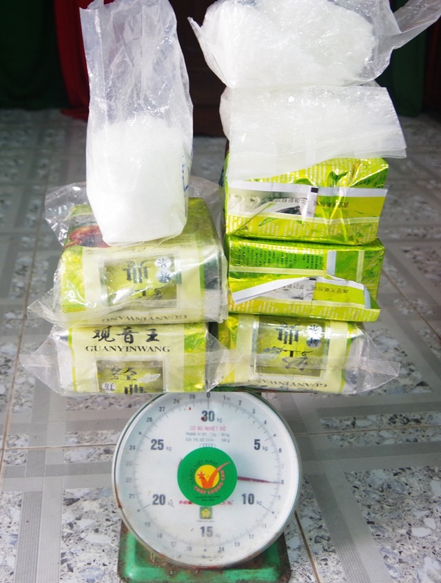 Khởi tố 2 vụ án hình sự vận chuyển trái phép chất ma túy trôi dạt vào bãi biển - 1 Khởi tố 2 vụ án hình sự vận chuyển trái phép chất ma túy trôi dạt vào bãi biển - 1