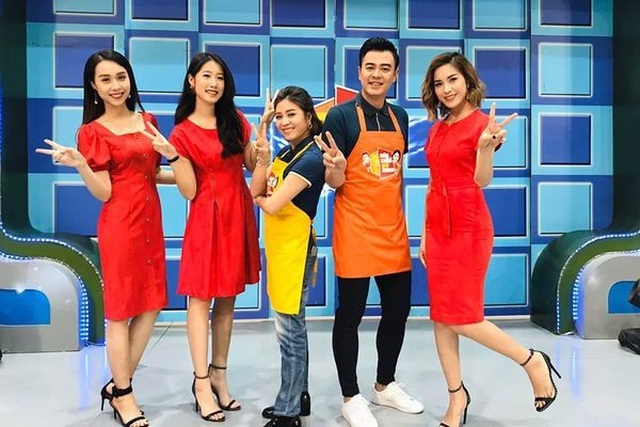 Tuấn Tú cảm thấy choáng ngợp khi dẫn “Hãy chọn giá đúng” với Hoàng Linh - 2 Tuấn Tú cảm thấy choáng ngợp khi dẫn “Hãy chọn giá đúng” với Hoàng Linh - 2