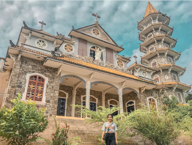 Điểm danh những địa điểm đẹp như mơ tại Huế xuất hiện trong “Mắt Biếc” - 10 Điểm danh những địa điểm đẹp như mơ tại Huế xuất hiện trong “Mắt Biếc” - 10