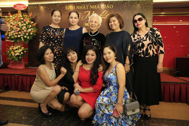 Chuyện cảm động về bà giáo hơn 90 tuổi vẫn cần mẫn đào tạo ca sĩ, nghệ sĩ - 3 Chuyện cảm động về bà giáo hơn 90 tuổi vẫn cần mẫn đào tạo ca sĩ, nghệ sĩ - 3