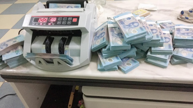 20 nghìn đồng tiền mới “cháy” hàng, dân buôn đẩy phí cao ngất - 4
