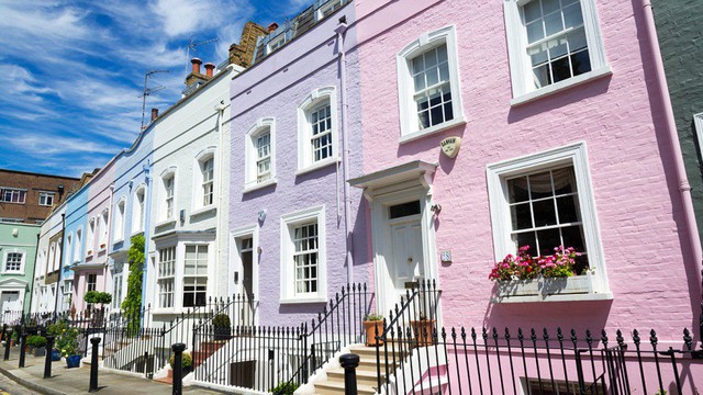Bất động sản tại những khu vực đắt nhất London giảm giá - Ảnh 1.