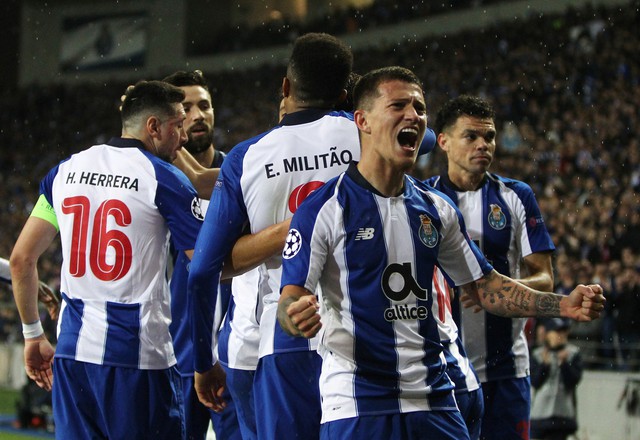 VAR ‘nổ’ trong hiệp phụ, Porto hạ AS Roma vào tứ kết Champions League - Ảnh 1. VAR ‘nổ’ trong hiệp phụ, Porto hạ AS Roma vào tứ kết Champions League - Ảnh 1.