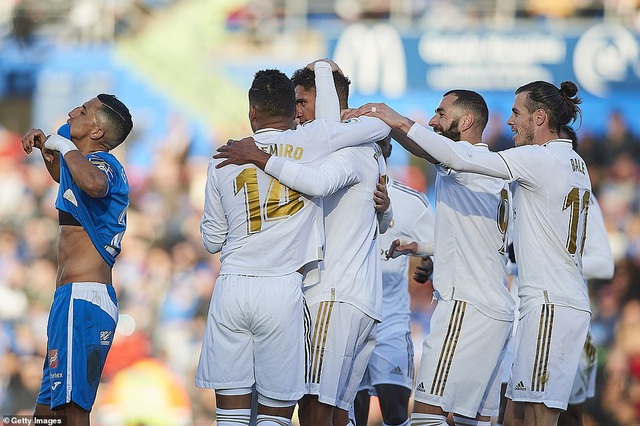 Thắng đậm trận derby, Real Madrid áp sát Barcelona - 14 Thắng đậm trận derby, Real Madrid áp sát Barcelona - 14